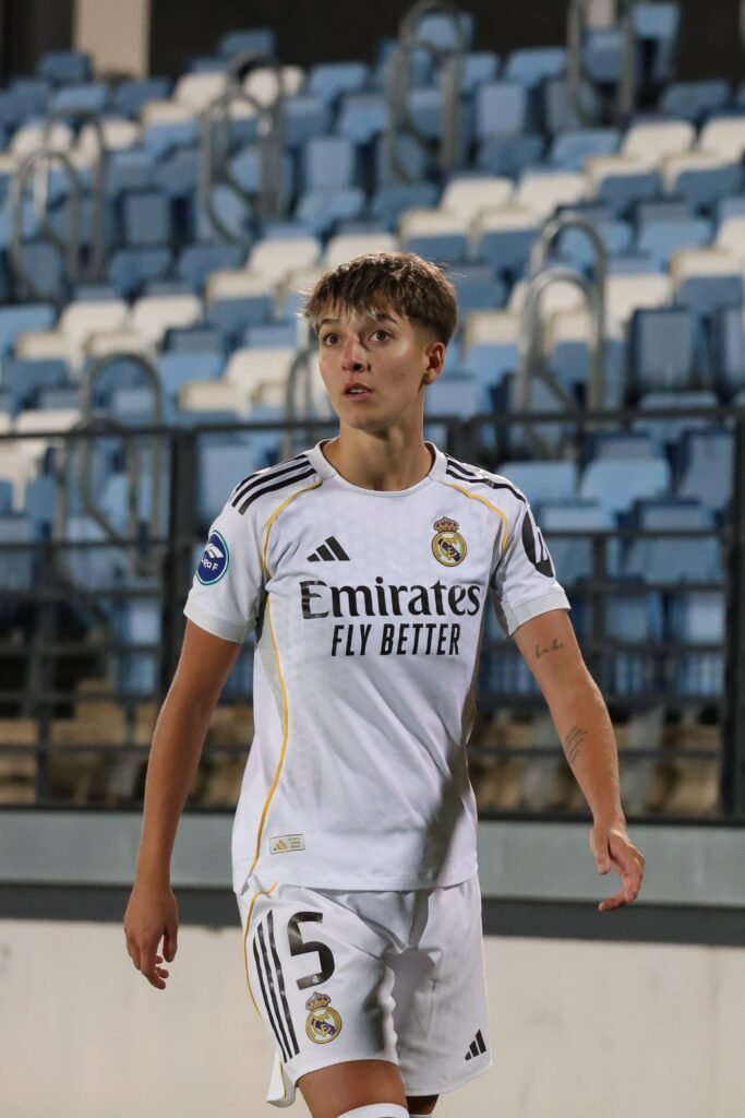 Paula Comendador abandonando el terreno de juego