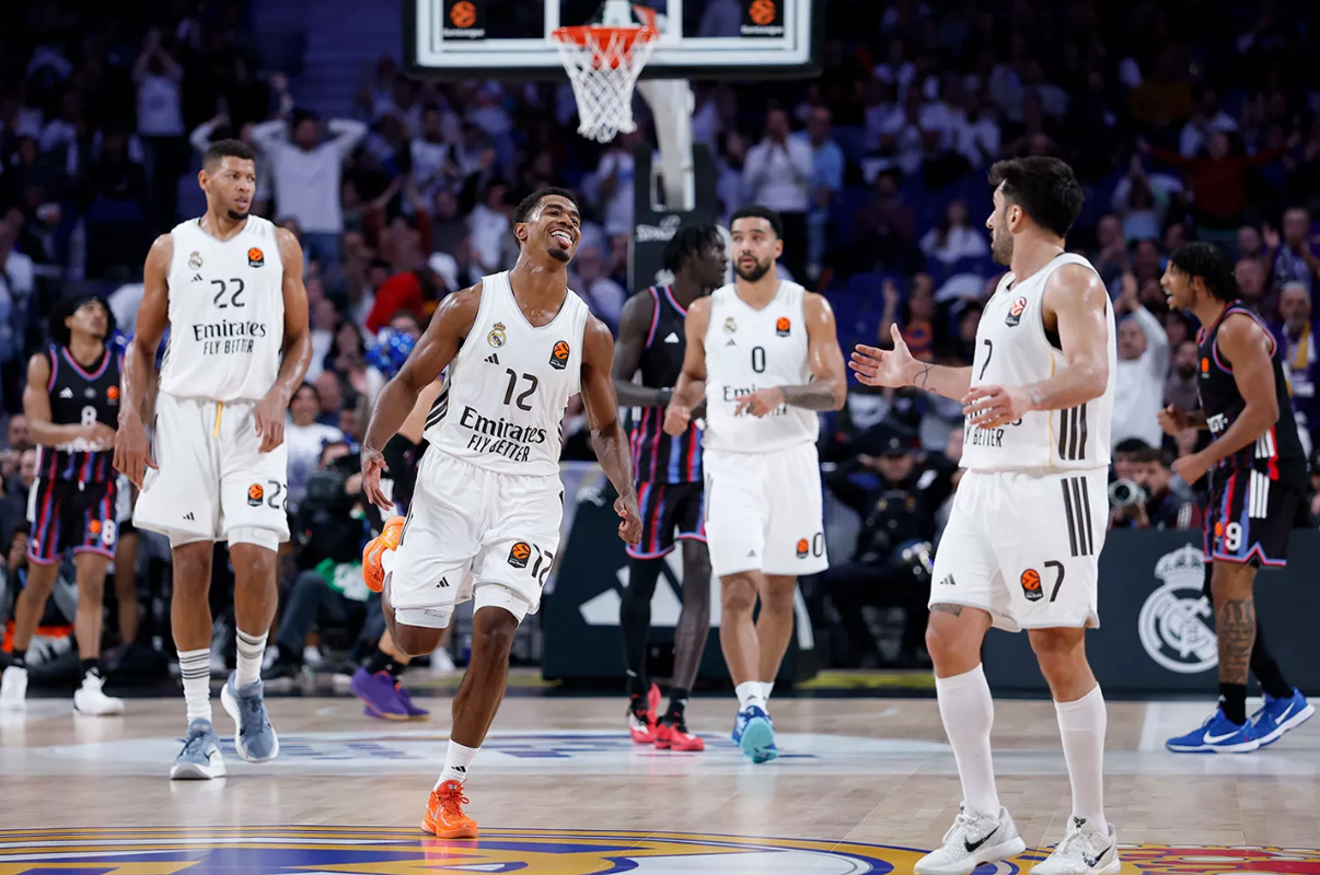 El Real Madrid vence al París en el Moviestar Arena