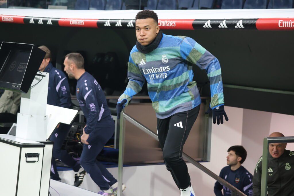 Mbappé durante el calentamiento del Real Madrid-Levante