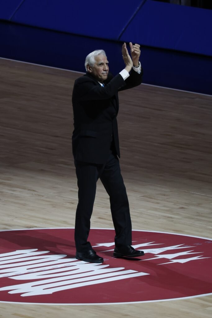 Homenaje a Szczerbiak en el Movistar Arena