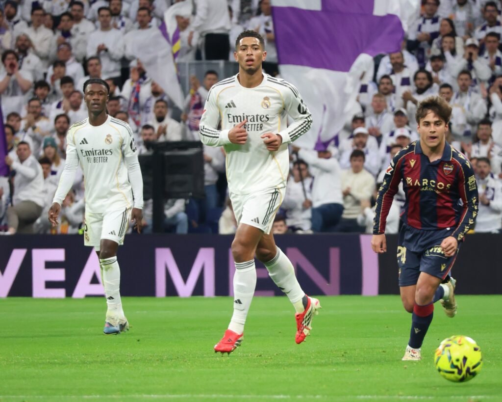 Bellingham y Camavinga durante el Real Madrid-Levante